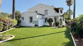 For sale La Duquesa semi detached villa with 4 bedrooms