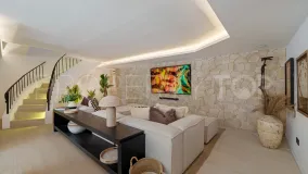 Villa en venta con 6 dormitorios en Nueva Andalucia