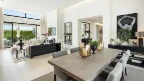 Villa with 5 bedrooms for sale in Nueva Andalucia