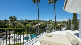 Buy villa with 5 bedrooms in Nueva Andalucia
