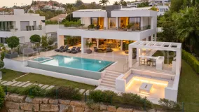 5 bedrooms villa in Nueva Andalucia for sale