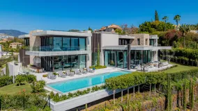 Comprar villa con 8 dormitorios en La Quinta