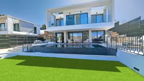 Villa en venta en Estepona