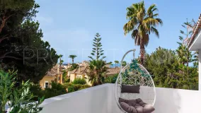 Villa con 8 dormitorios en venta en Elviria