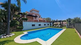 Villa de 4 dormitorios a la venta en Elviria