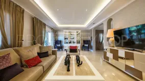 Villa de 4 dormitorios a la venta en Elviria