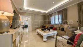 Villa de 4 dormitorios a la venta en Elviria