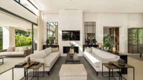 For sale villa with 5 bedrooms in Nueva Andalucia