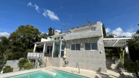 Semi detached villa with 5 bedrooms for sale in Nueva Andalucia