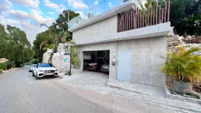 Semi detached villa with 5 bedrooms for sale in Nueva Andalucia