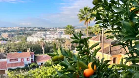 Semi detached villa with 5 bedrooms for sale in Nueva Andalucia