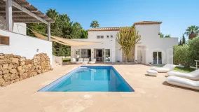 For sale villa in Nueva Andalucia