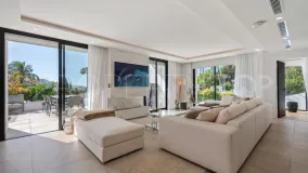 For sale villa in Nueva Andalucia