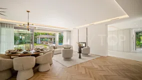Buy 4 bedrooms villa in Los Arqueros