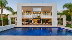 Nueva Andalucia 6 bedrooms villa for sale