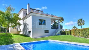 Villa con 4 dormitorios en venta en Zona F
