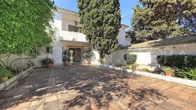 Villa en venta en Guadalmina Baja de 8 dormitorios