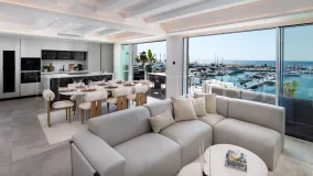 Se vende duplex de 4 dormitorios en Marbella - Puerto Banus