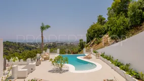 For sale villa in Nueva Andalucia with 5 bedrooms