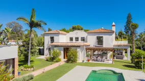 Comprar villa con 6 dormitorios en Casasola