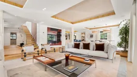 Comprar villa con 6 dormitorios en Casasola