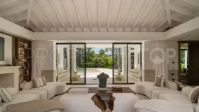 For sale 6 bedrooms villa in Nueva Andalucia