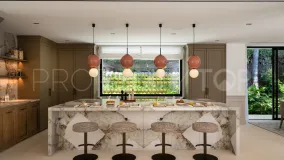 For sale 6 bedrooms villa in Nueva Andalucia