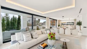 Villa with 5 bedrooms for sale in Nagüeles