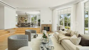 Buy villa with 5 bedrooms in Nueva Andalucia