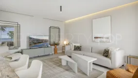 Comprar apartamento de 3 dormitorios en Estepona Oeste