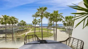 Comprar apartamento de 3 dormitorios en Estepona Oeste
