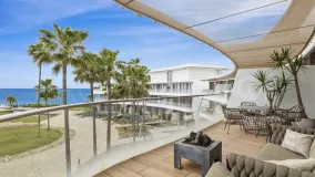 Comprar apartamento de 3 dormitorios en Estepona Oeste