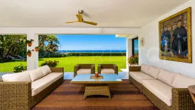 Comprar villa de 9 dormitorios en Casasola