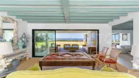 Comprar villa de 9 dormitorios en Casasola