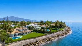 Comprar villa de 9 dormitorios en Casasola
