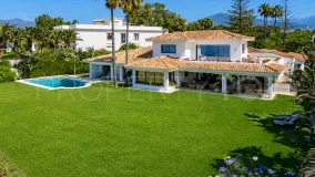 Comprar villa de 9 dormitorios en Casasola