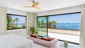 Comprar villa de 9 dormitorios en Casasola
