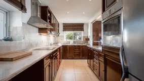 Villa for sale in Nueva Andalucia with 4 bedrooms