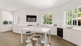 Villa with 6 bedrooms for sale in Guadalmina Baja
