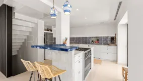 For sale villa with 7 bedrooms in Guadalmina Baja
