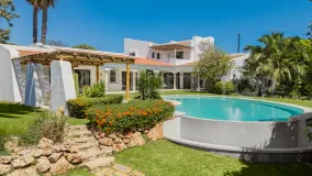 Villa a la venta en Guadalmina Baja con 7 dormitorios