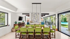 Villa a la venta en Guadalmina Baja con 7 dormitorios