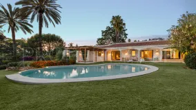 For sale villa with 7 bedrooms in Guadalmina Baja