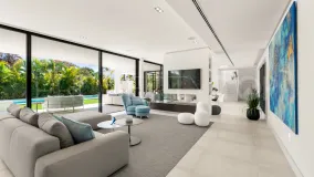 Comprar villa en Estepona Este con 4 dormitorios