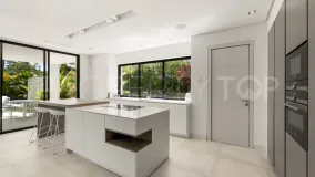 Comprar villa en Estepona Este con 4 dormitorios