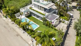 Comprar villa en Estepona Este con 4 dormitorios