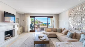 Buy apartment with 3 bedrooms in Los Monteros Playa