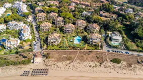 Buy apartment with 3 bedrooms in Los Monteros Playa