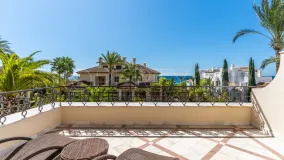 Buy apartment with 3 bedrooms in Los Monteros Playa