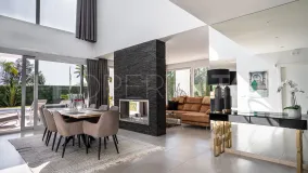 Buy La Quinta villa with 4 bedrooms